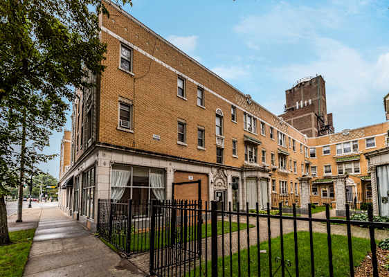 5957 W Madison St property